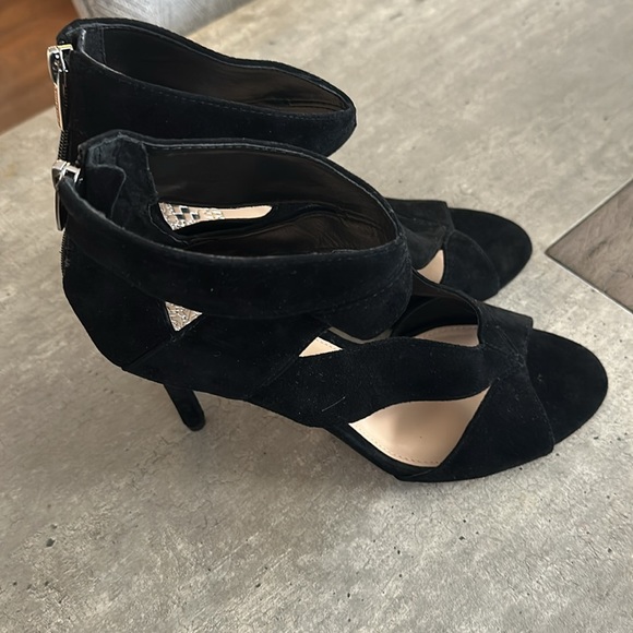 Vince Camuto Black Suede heels - Picture 2 of 4